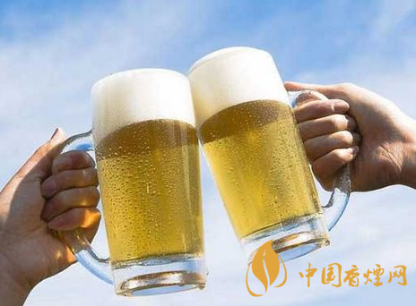 喝啤酒不應(yīng)該吃什么 喝啤酒時注意的事項(xiàng)介紹