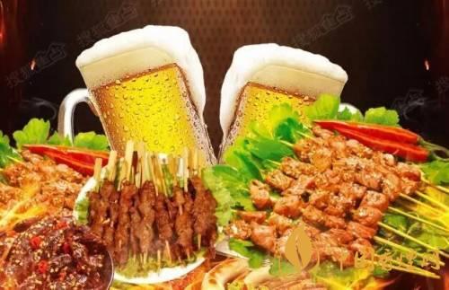 喝啤酒不應(yīng)該吃什么 喝啤酒時注意的事項(xiàng)介紹